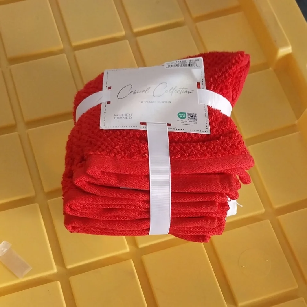 Red & White Casual Collection Towels